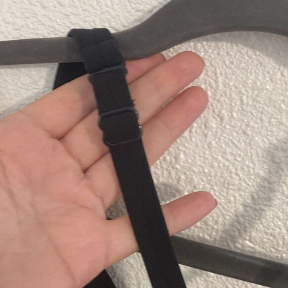 NWOT- Athleta- black zip front sports bra with cross back- Size XS - Picture 6 of 11